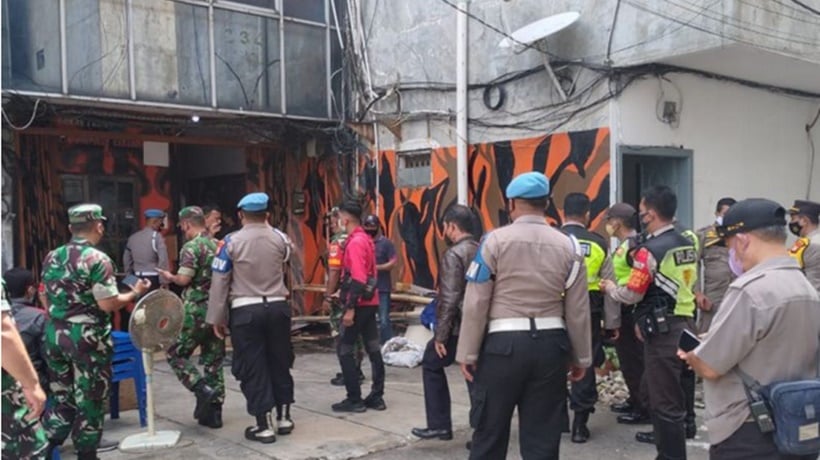 Aparat TNI dan Polri Kosongkan Kantor Ormas Pemuda Pancasila